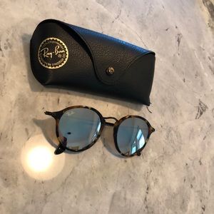 Ray-Ban Round Fleck